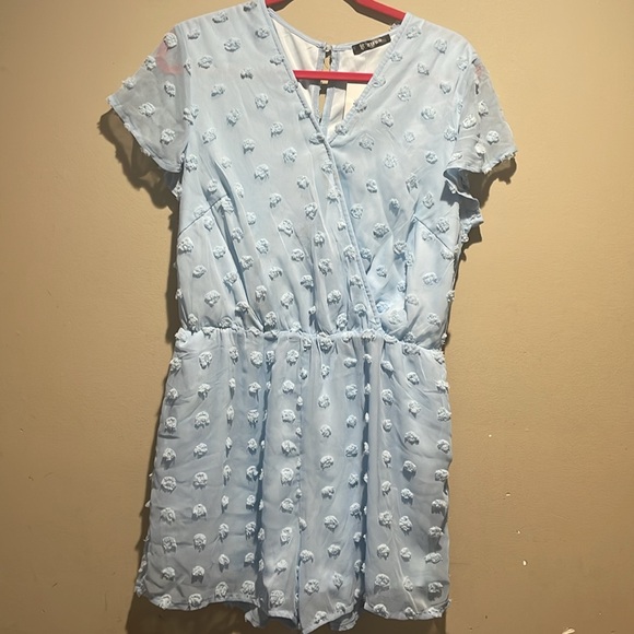 NWT BTFBM V Neck Swiss Dot Romper - Picture 3 of 11